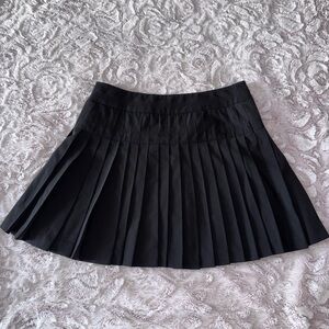Elegant Black Pleated Bebe Skirt